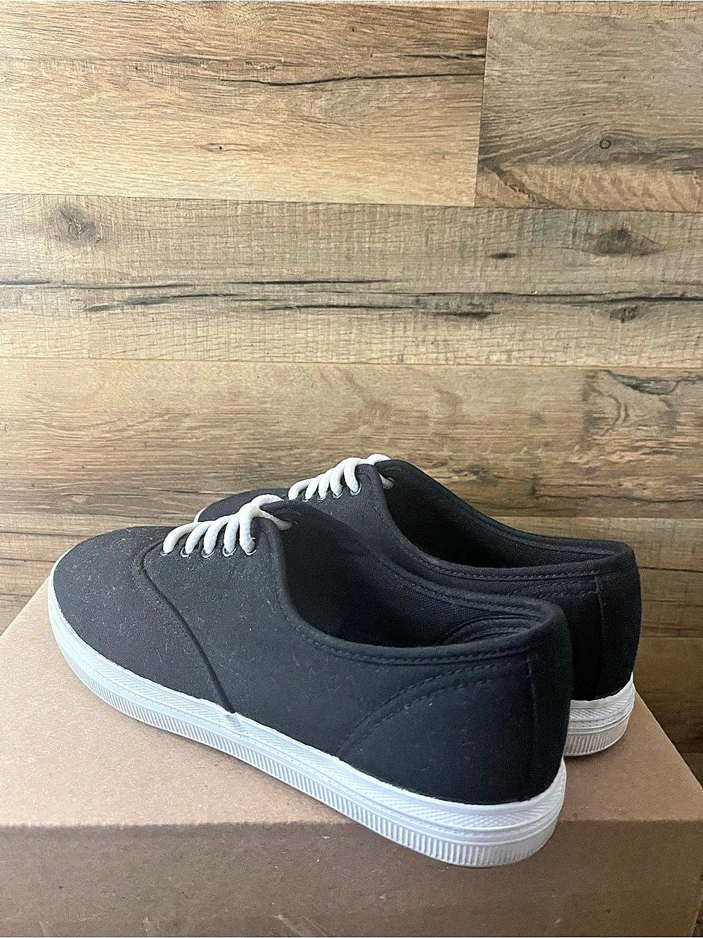Coasters Shoes Womens 9.5 Casual Sneakers Canvas Lace Up Black Lifestyle Comfort